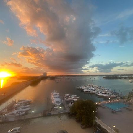 Panoramic Luxurious Waterfront One Bedroom Apartment With Miami Skyline View Free Parking 5Min Drive To Miami Beach Eksteriør billede